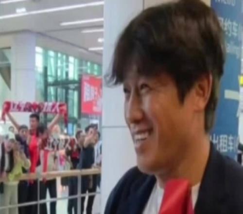 5月25日下午，斩获队史中超客场首胜的辽宁铁人顺利返程抵达沈阳