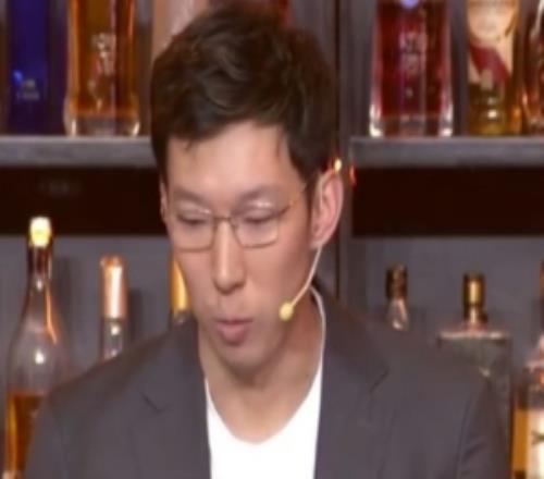周琦：看骑士打球就像看北京比赛就是两个人在单打其他人在看戏