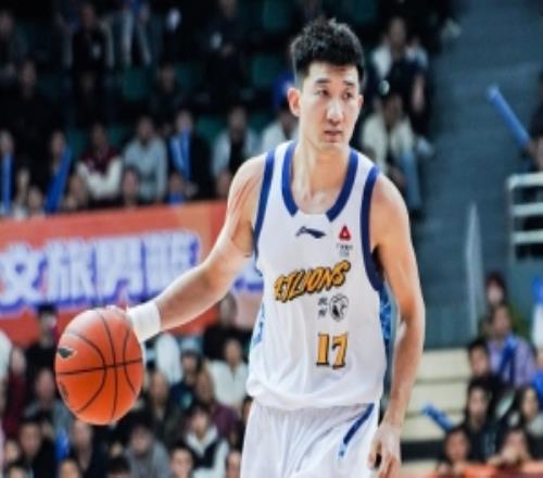媒体人:广厦整体感觉十分疲劳强度不够孙铭徽的伤影响挺大的