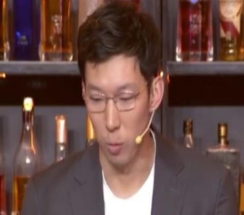 周琦：球队只能有1个老大分不清主次的话很难把球队捏成一个整体