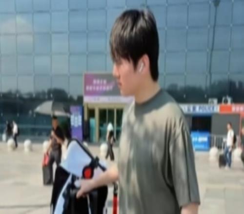 淘汰赛在即，TES分享视频：坐高铁的杰克已经到深圳咯