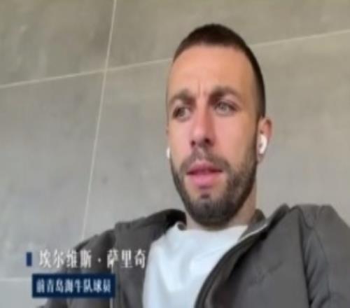 萨里奇谈李霄鹏：他懂得如何管理不同性格的球员，能力很强