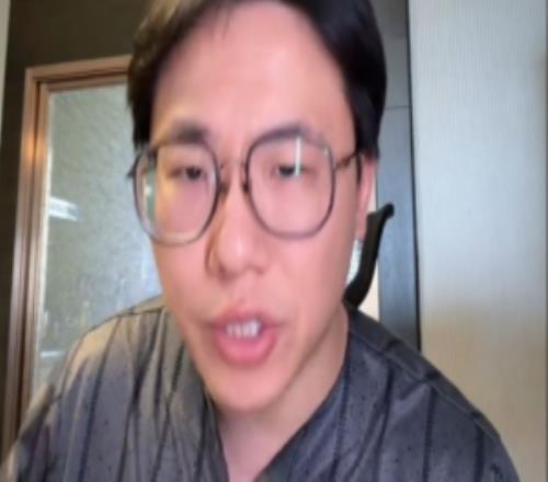 解说：不知道骑士球迷听到哈登和阿特金森都留下什么感受