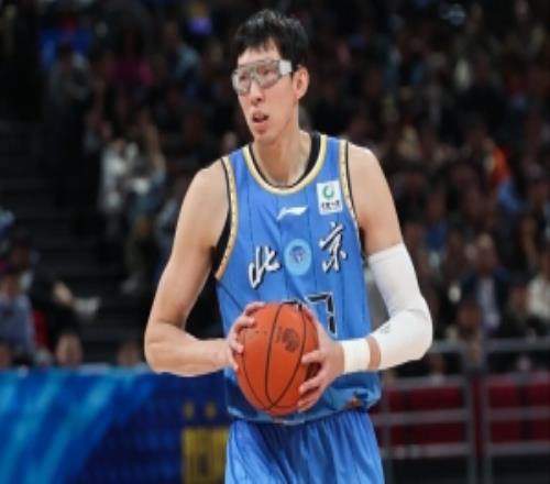 周琦发赛季总结：我的发挥不尽如人意会打磨自身全心备战下赛季