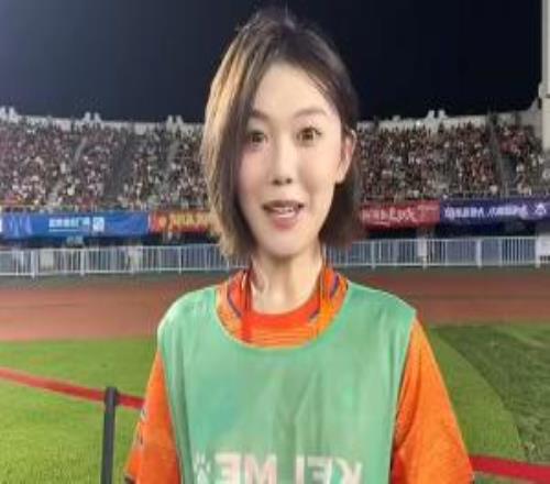 直播吧特约记者佟艺闽超探场Vlog为什么球迷如此爱闽超