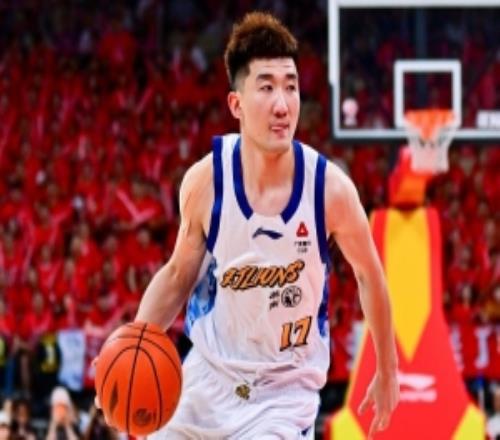 状态不佳！孙铭徽7投2中&三分4中1得到5分2板3助正负值7
