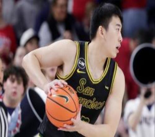 王俊杰:NCAA偏职业化我们年轻人和很多大五大六球员竞争很困难