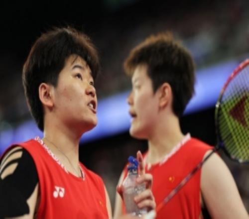 新加坡羽毛球赛：刘圣书谭宁20横扫李白组合，挺进女双决赛