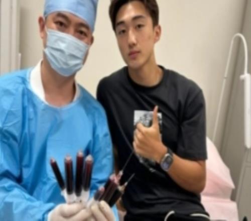 深圳新鹏城球员玄智健晒治疗照：从大腿抽了八管积液