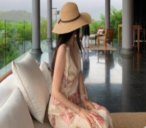 JackeyLove女友吴55再度分享越南旅游照：多款配饰在身，身材出众