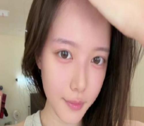 主持人骆歆分享视频:腹肌展示!昨天更脱水一点