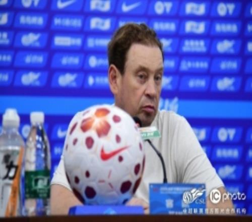 斯卢茨基：今天从客场带走一分，要感谢队员不遗余力的拼搏和奉献