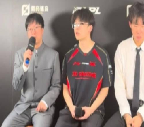 Tabe赛后采访批评选手表现：资源团前莫名掉点面对逆境表现很差！