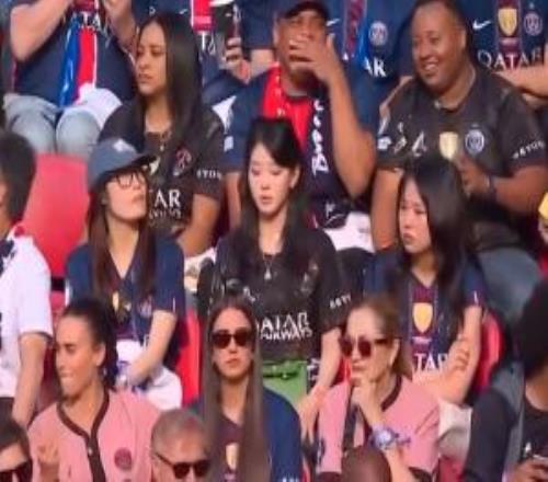 赢家！李刚仁获第二座欧冠成韩国第一人，“财阀女友”现场观战