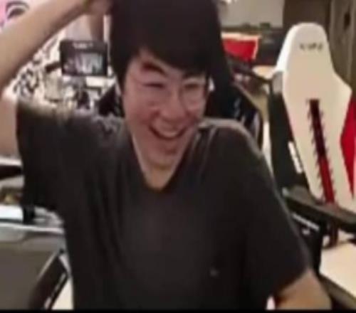 姿态水晶哥吃瓜icon户外直播事件：他那个视频太变态！