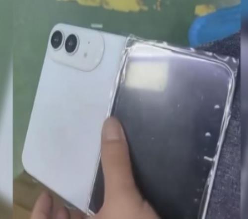 告别花哨配色苹果首款折叠屏手机iPhoneUltra白色版机模曝光