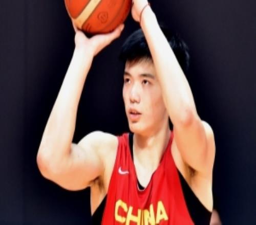 这不挺好的吗！焦泊乔全场6中5&三分1中1得到11分1盖帽