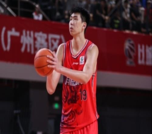 攻守兼备！徐昕半场首发出战10分钟3中3拿8分4板3帽