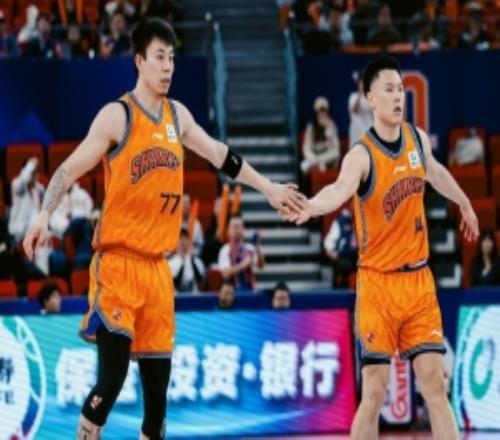 媒体人：以上海男篮的人员储备感觉他们能在未来轻松卫冕