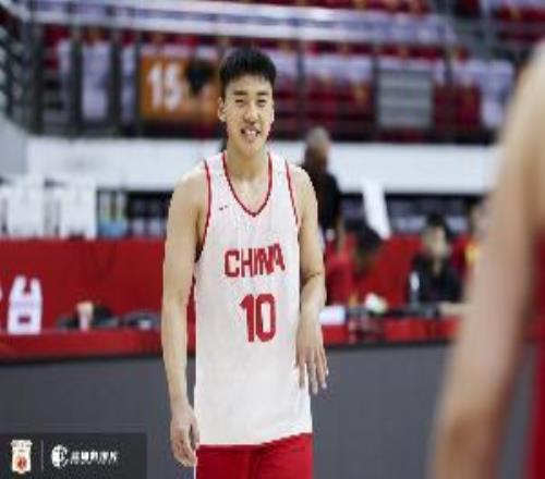 媒体人：男篮教练组给队员放假三天7号晚上再回北京集合