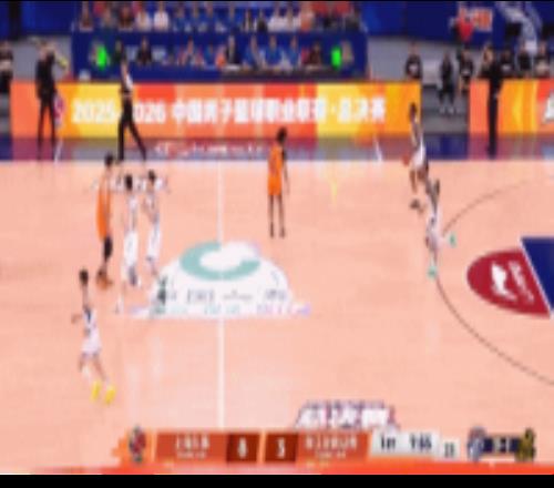 手热得发烫！小巴里布朗个人连轰三记三分球打嗨替补席