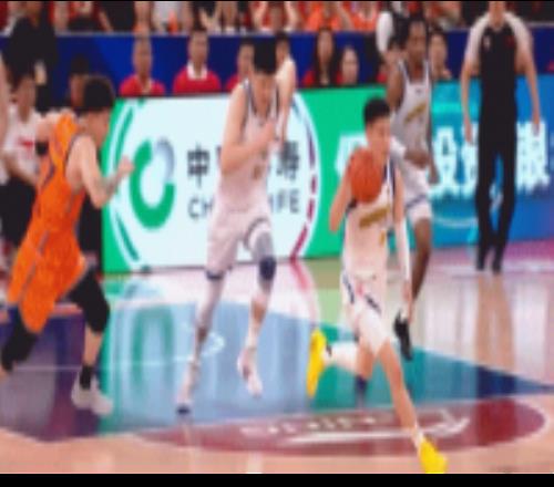 对抗激烈！古德温战术犯规林秉圣撞到面部下场休息