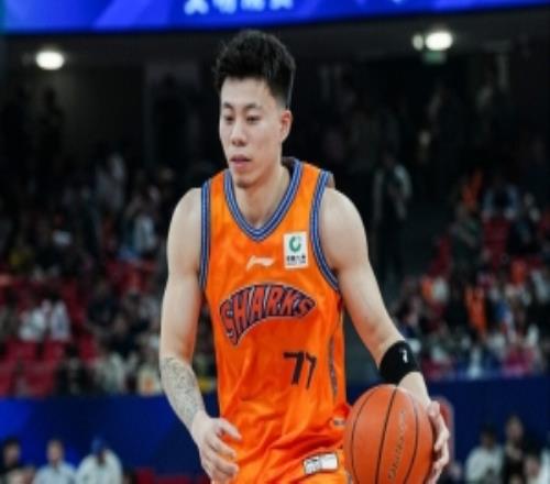 国产小前攻防俱佳！张镇麟7中3得9分2板3助2断1帽末节犯满离场