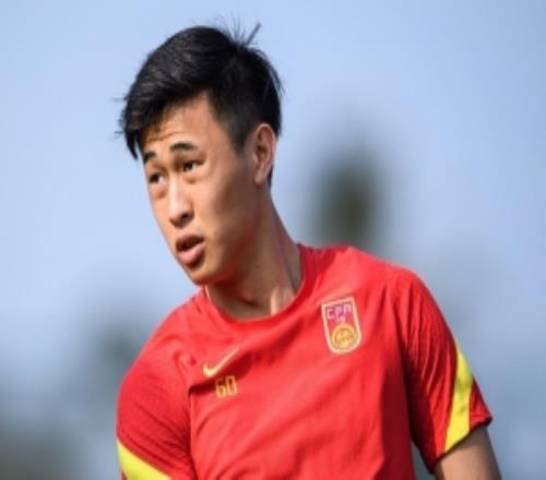 戴伟浚在国家队重现克鲁伊夫转身