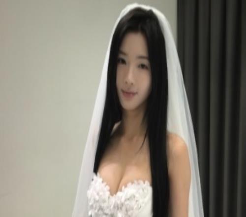 KPL解说诗诗晒照：幸福，易如反掌
