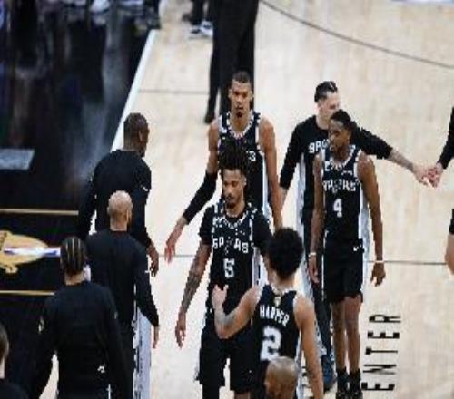 媒体人：若卡斯尔一直打不好挡拆马刺就赢不了尼克斯
