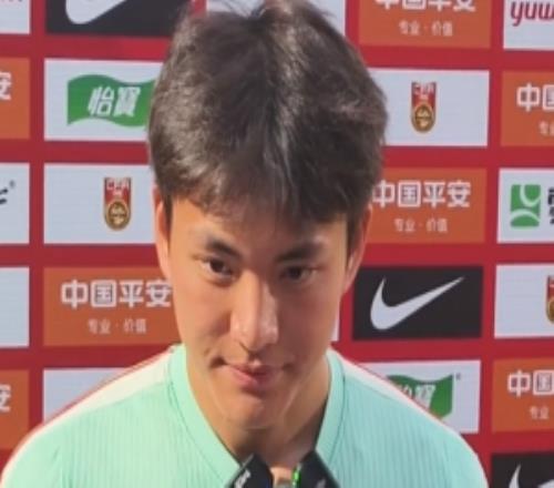 李昊：22岁进入国家队不算很年轻了，首秀没有完成零封算是遗憾