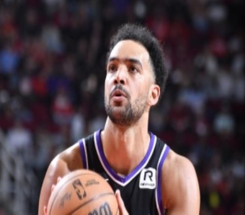 在西甲场均12.5分&三分命中率42%西媒:特雷莱尔斯想重返NBA
