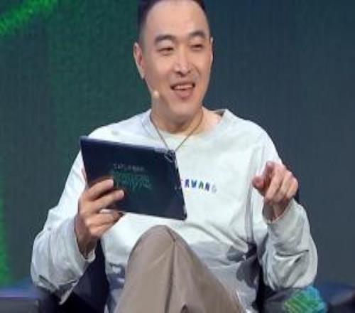 冯潇霆谈英格兰队装备被盗:不稀奇,05世青赛我们在德国也被偷了