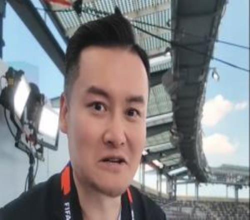 相当远!贺炜介绍央视世界杯解说席:目测距离草皮有两站地铁