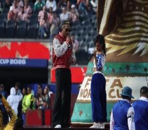 美国世界杯开幕式表演：巨型大力神杯凯蒂佩里、Lisa等人献唱