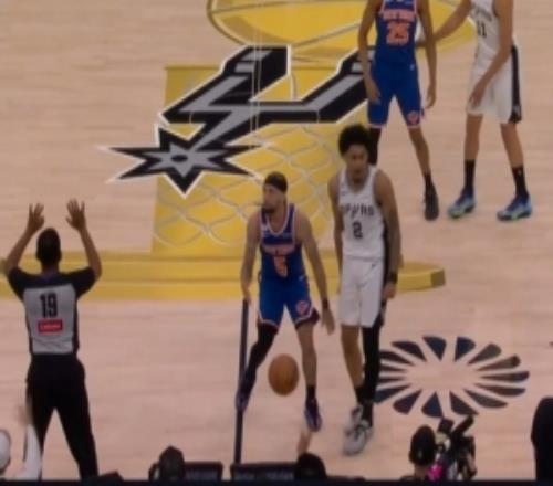 滴水不漏！哈珀高质量领防造成尼克斯8秒违例送出球权