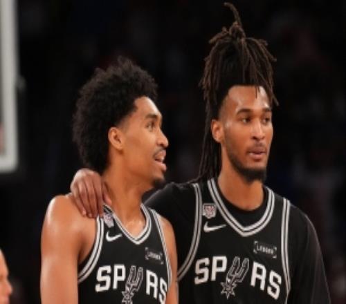 福克斯:哈珀和卡斯尔潜力无限他们未来都会进全明星和最佳阵容