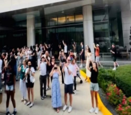 德国队抵达休斯顿+众多球迷欢迎,世界杯首战对阵库拉索