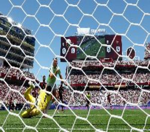 内维尔质疑瑞士获点回放未公布:为什么FIFA不给我们看VAR划线