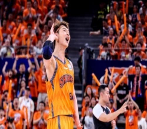 王哲林谈带伤打球：若不打会后悔一辈子能有几次站在总决舞台上