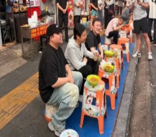媒体人聊雷军武汉街头过早：这早餐店估计很快就会推出雷军套餐