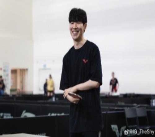 媒体人看Theshy回归:Rookie应该也会一起博到S赛血赚没有不亏