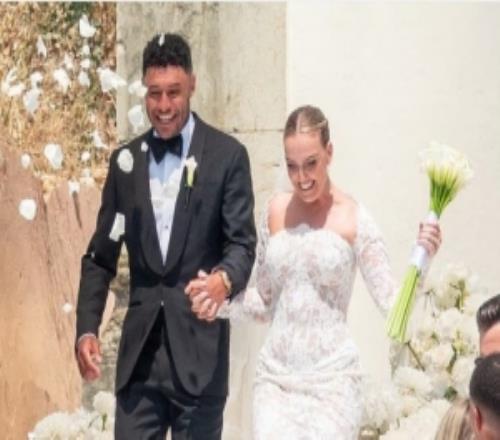 邮报:张伯伦与女友佩里在葡萄牙举办婚礼,两人已相恋10年
