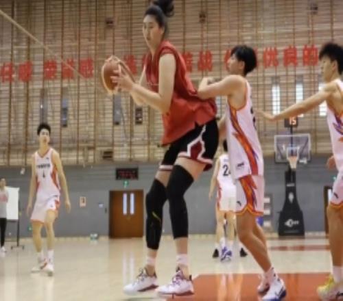 中国篮球之队晒女篮训练视频:出手千万次练就对抗中的不犹豫