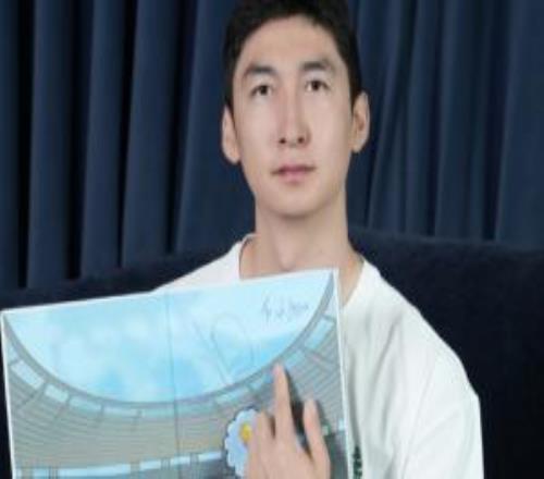冬奥冠军武大靖晒姆巴佩to签：加油，姆巴佩！