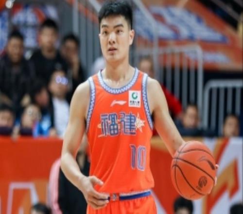 黎伊扬：强化身体能力提升防守对抗强度与体能储备精进投篮技术