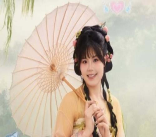 小仙女来喽!李月汝晒古风照佩奇:哎哟库伊尔:你很漂亮