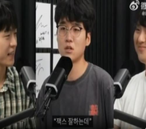Blank：在RNG条件很恶劣说给很多钱但要画饼要么3年合同捆绑