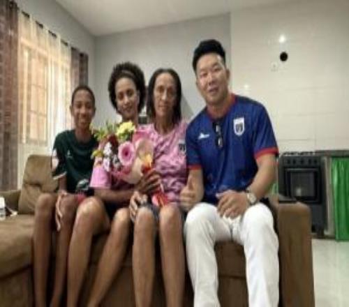 在佛得角的中国球迷：认识门将沃齐尼亚多年当地球队工资1千多元