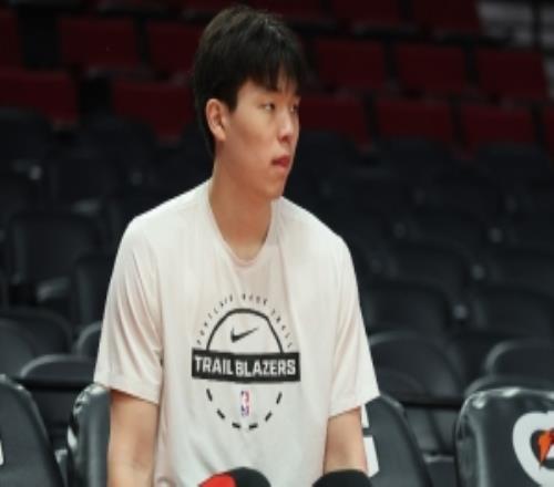杨瀚森：现场观看季后赛会让人成长我需要提高自己的投篮水平